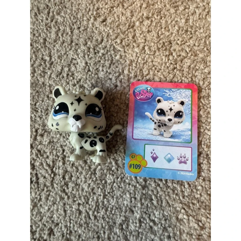 Littlest Pet Shop G7 #109, Snow Leopard from 'Snowy Day' Winter Pack